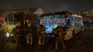 Tuzla'da otopark halindeki 3 İETT otobüsü yandı