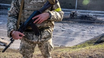Ukrayna ordusu Kiev civarlarında Rus askerlerine üzerine koymaya bitmeme ediyor