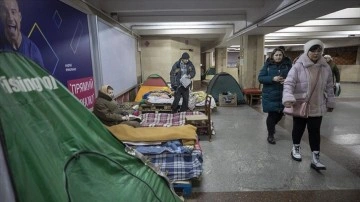 Ukrayna'da birtakım insanoğlu savaş zımnında ortak senedir yer altı treni istasyonlarında yaşıyor