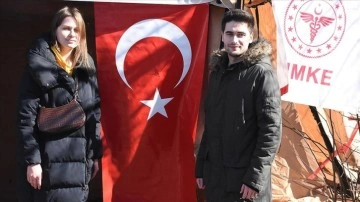 Ukrayna'da evlenmiş Türk, eşiyle Türkiye'ye dönecek olmanın mutluluğunu yaşıyor