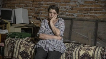 Ukrayna'da Rus saldırısında evsiz artan Nadya, eşiyle yandaki apartmanın bodrumuna sığındı
