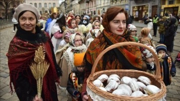 Ukrayna'da harbe karşın Ortodoksların Noel Bayramı kutlamaları başladı