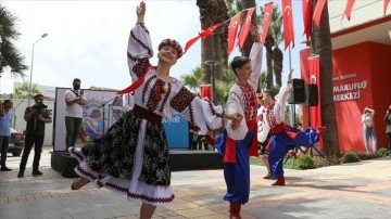 Ukraynalı çocuklar İzmir'de raks kabiliyetlerini sergiledi