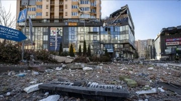 Ukrayna'nın başkenti Kiev'de sivillerin yaşamış olduğu ortak apartman vuruldu
