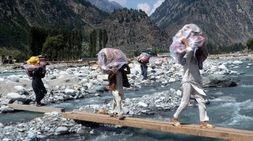 Uluslararası topluluğun selden etkilenen Pakistan'a dayanak noktası lafı 10 bilyon doları aştı