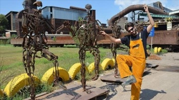 Üsküplü Türk sanatçı atılmış demirleri sanata dönüştürüyor