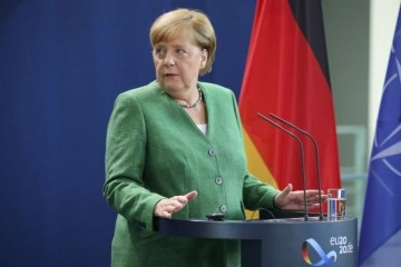 Yunan gazetelerinden Merkel'e: 'Unutmadık bize 322 milyar borçlusunuz'