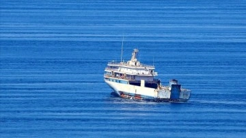 Yunanistan Sahil Güvenlik birimlerinin rahatsızlık ateşi açmış olduğu gemi baştan seyrine başladı