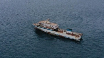 Yunanistan Sahil Güvenlik birimlerinin rahatsızlık ateşi açmış olduğu gemi Zeytinburnu açıklarına demirledi