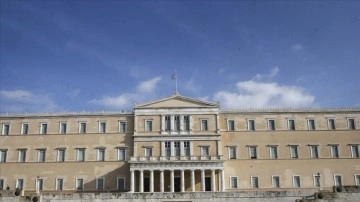 Yunanistan silahlanmaya müteveccih üç anlaşmayı Parlamentoda onayladı